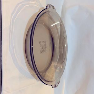 Pyrex, 18 cm baking/pie dish color is amber
